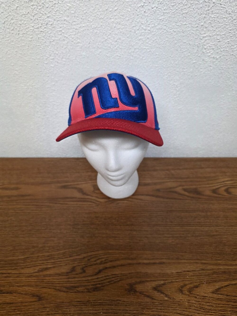 Mens Hat -NFL New York Giants New Era Cap - Size Small-Medium.